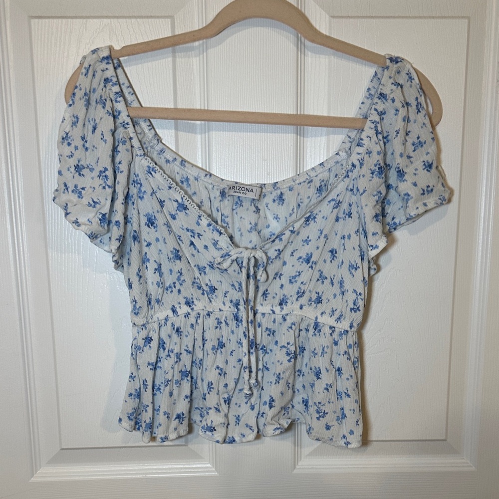 Arizona Jean Company White and Blue Floral Blouse